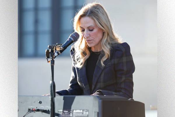 Following school shooting, Sheryl Crow plays at candlelight vigil in Nashville