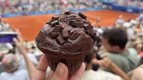 Paris 2024: Olympians go for the... CHOCOLATE MUFFIN? 🤔