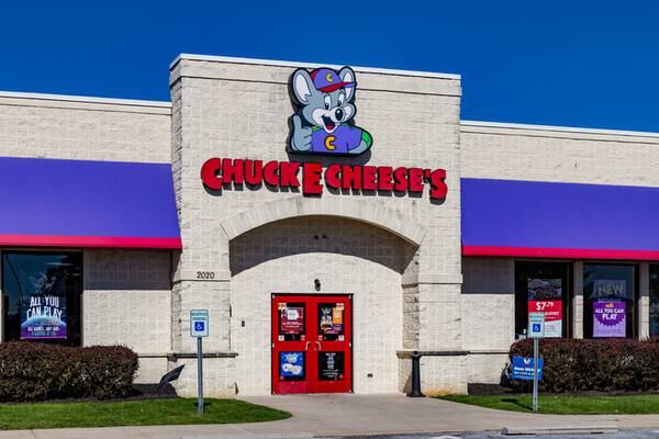 4 arrested after gun fired at Chuck E. Cheese in Florida