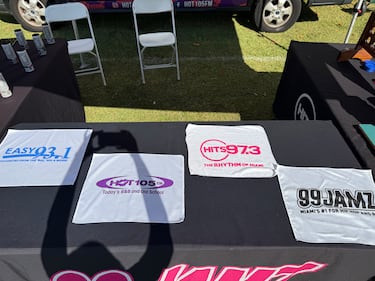 WFEZ 93.1, WHQT 105.1, WFLC 97.3, WEDR 99Jamz Miami beach block party 11.16